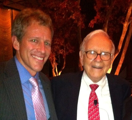 Whitney Tilson and Warren Buffett.